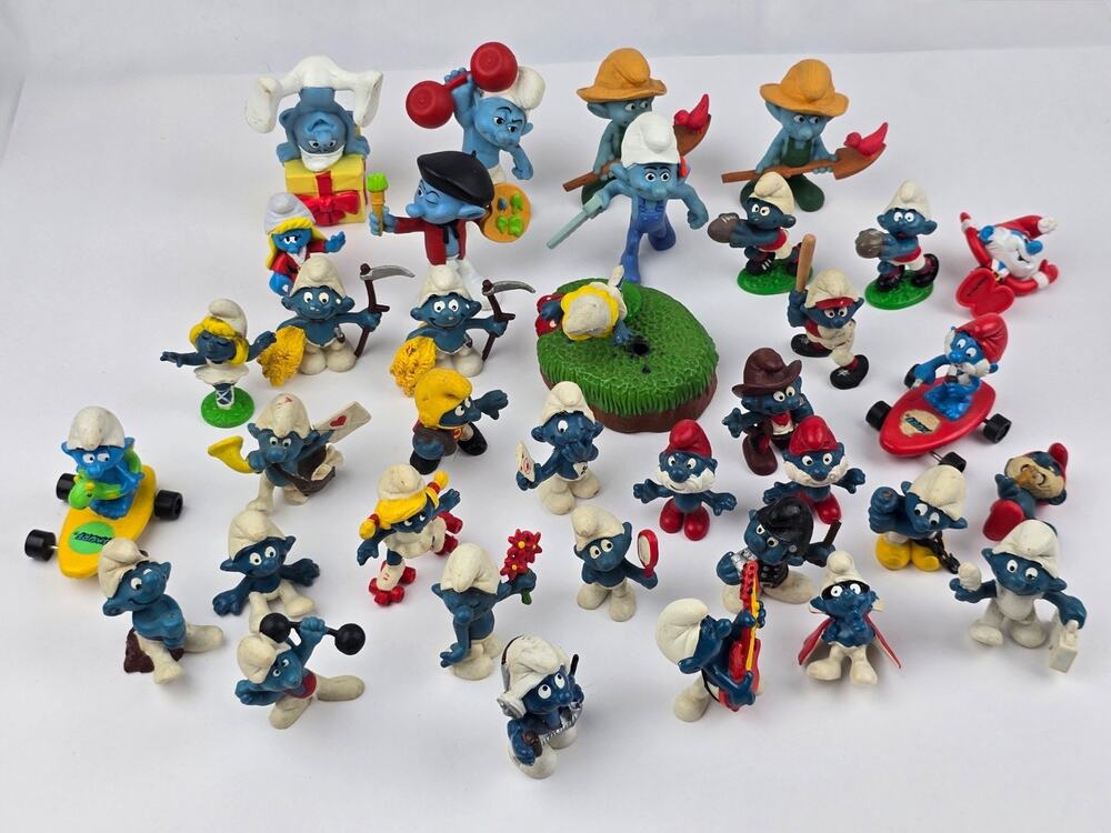 Mostly Vintage Smurf Figures Lot of PVC Figures w/ Some Larger 7 Smurf bag
